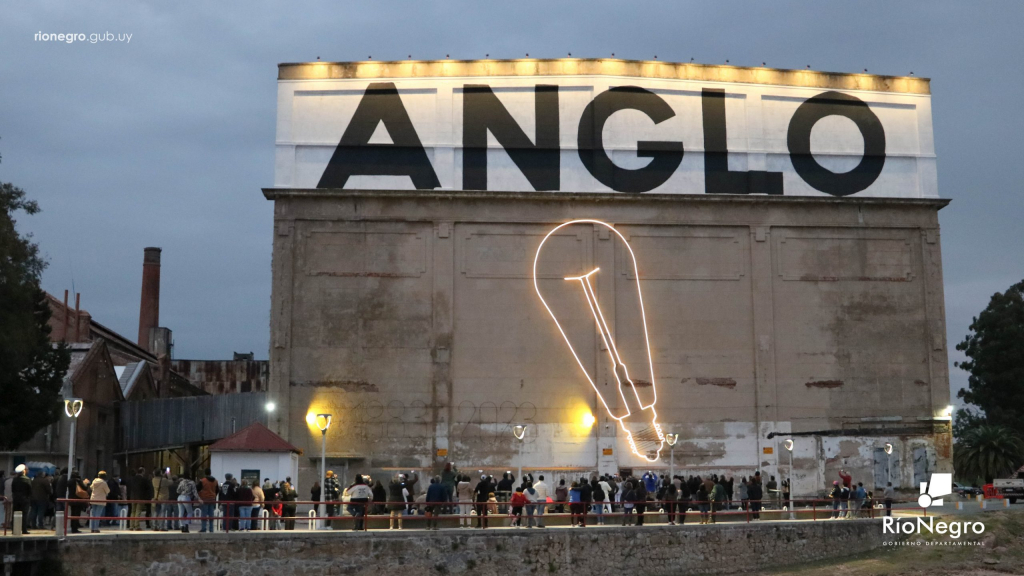 Frigorífico Anglo celebró el encendido de la primera lamparita de luz en Uruguay