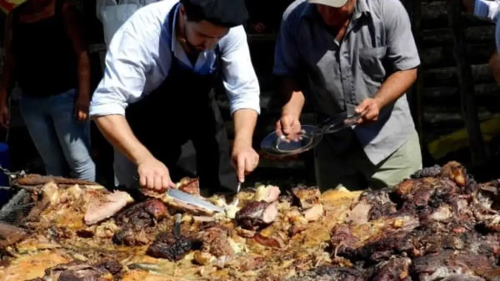 El Festival del Asado con Cuero vuelve con tres días de tradición y música en Lascano
