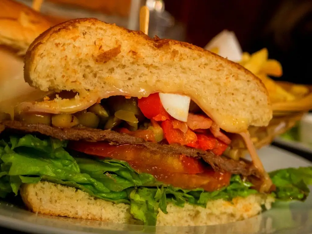 El chivito está entre los mejores sándwiches del mundo