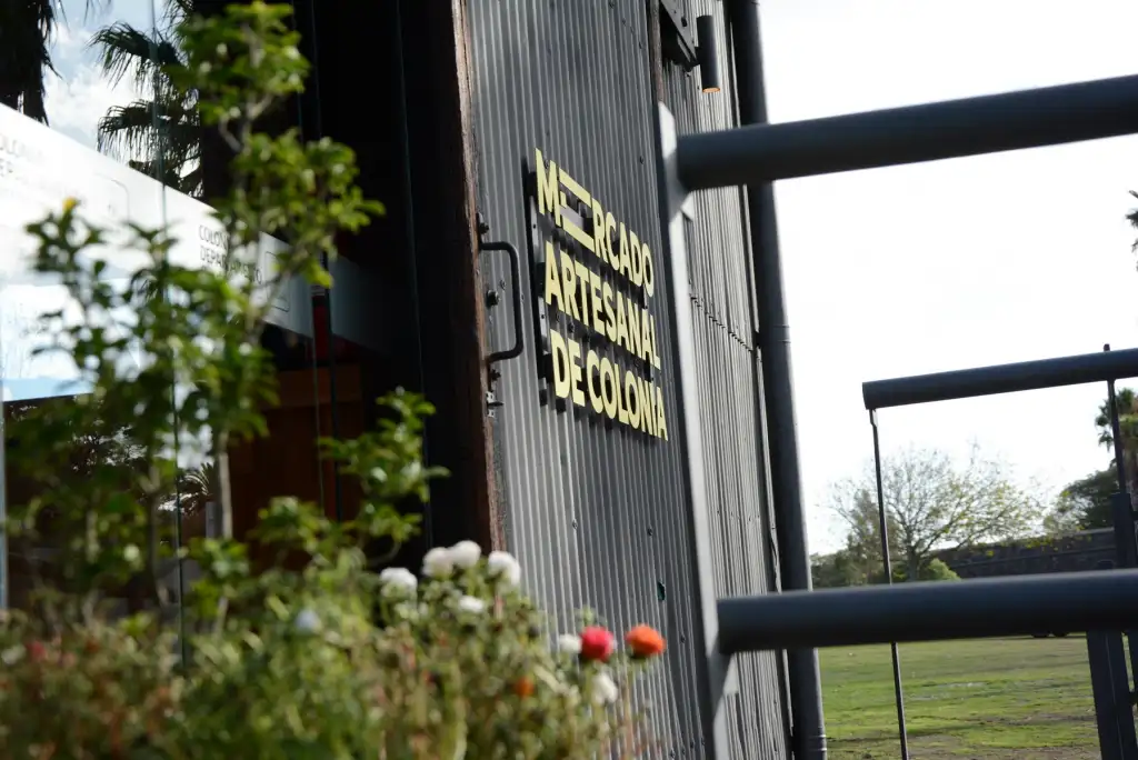 El nuevo Mercado Artesanal de Colonia del Sacramento abrió sus puertas