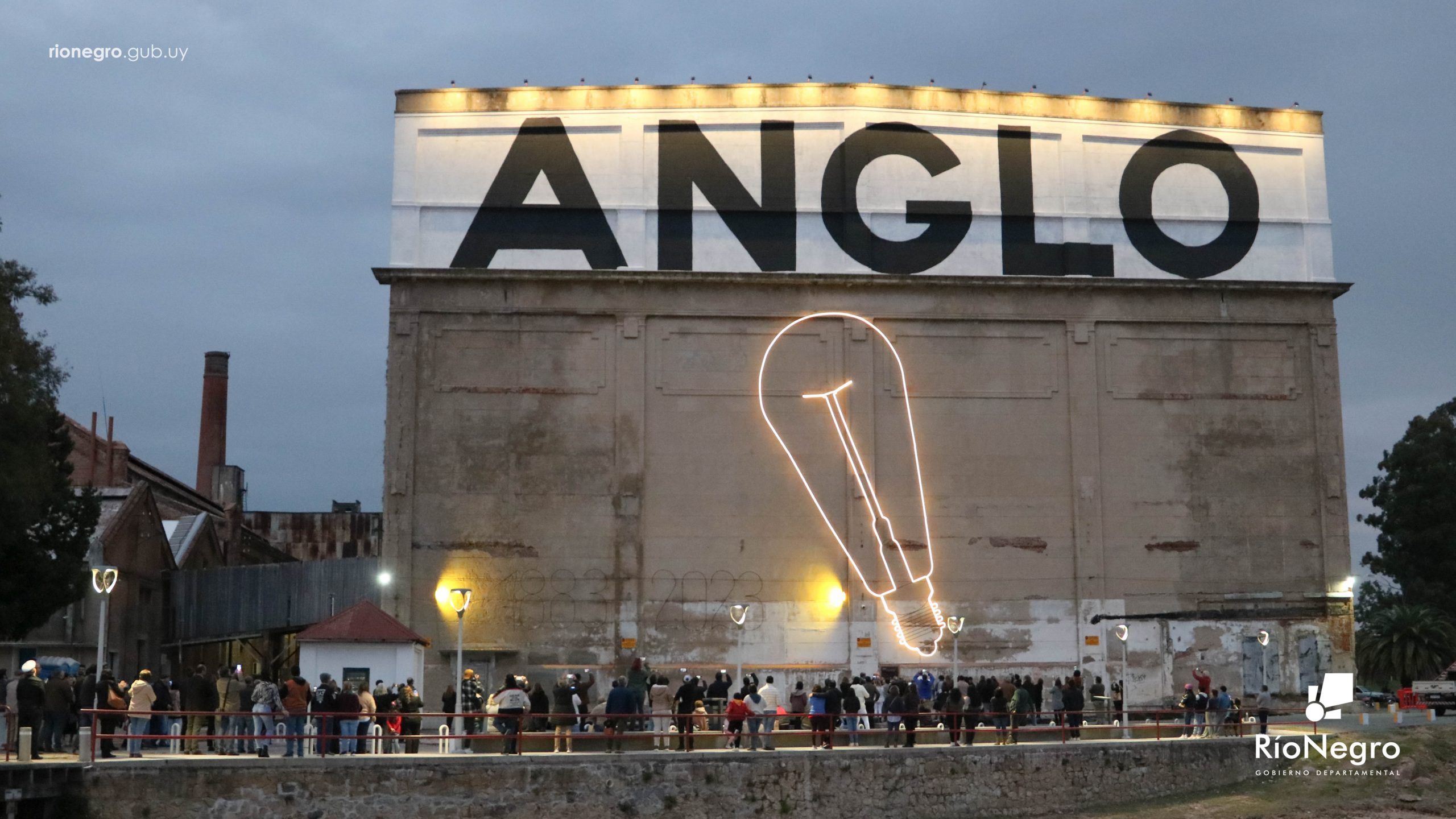 Frigorífico Anglo celebró el encendido de la primera lamparita de luz en Uruguay