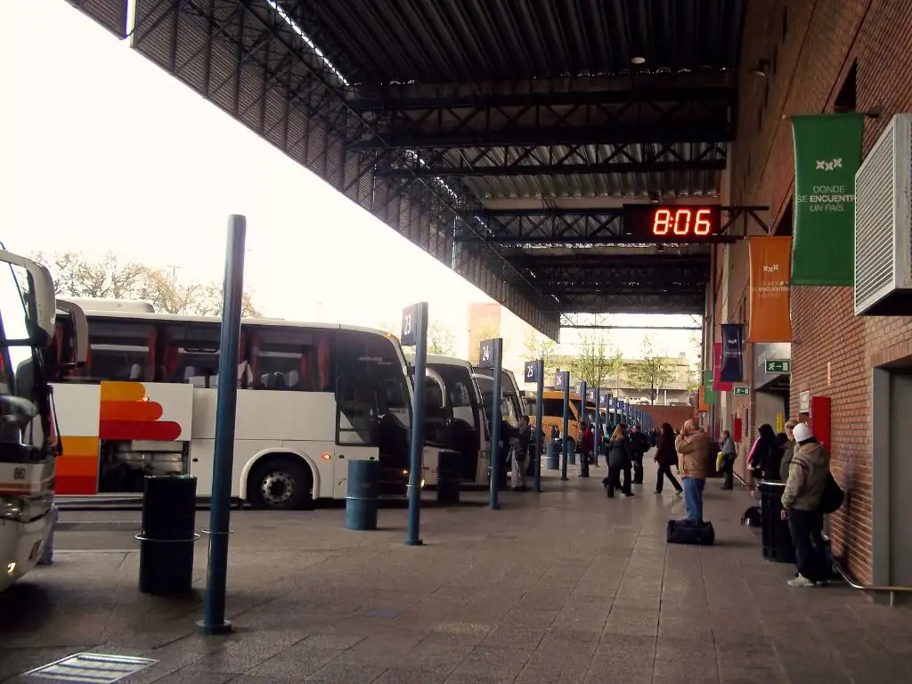 Precios de ómnibus a balnearios de Uruguay de COT y COPSA para la temporada 2023-2024