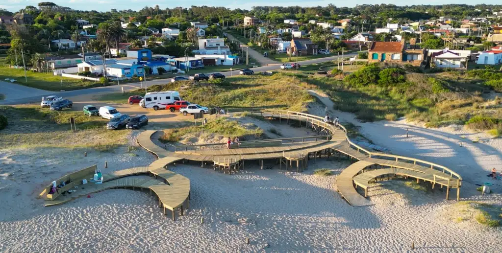 Inauguran un nuevo mirador con forma de cangrejo en Antoniopolis