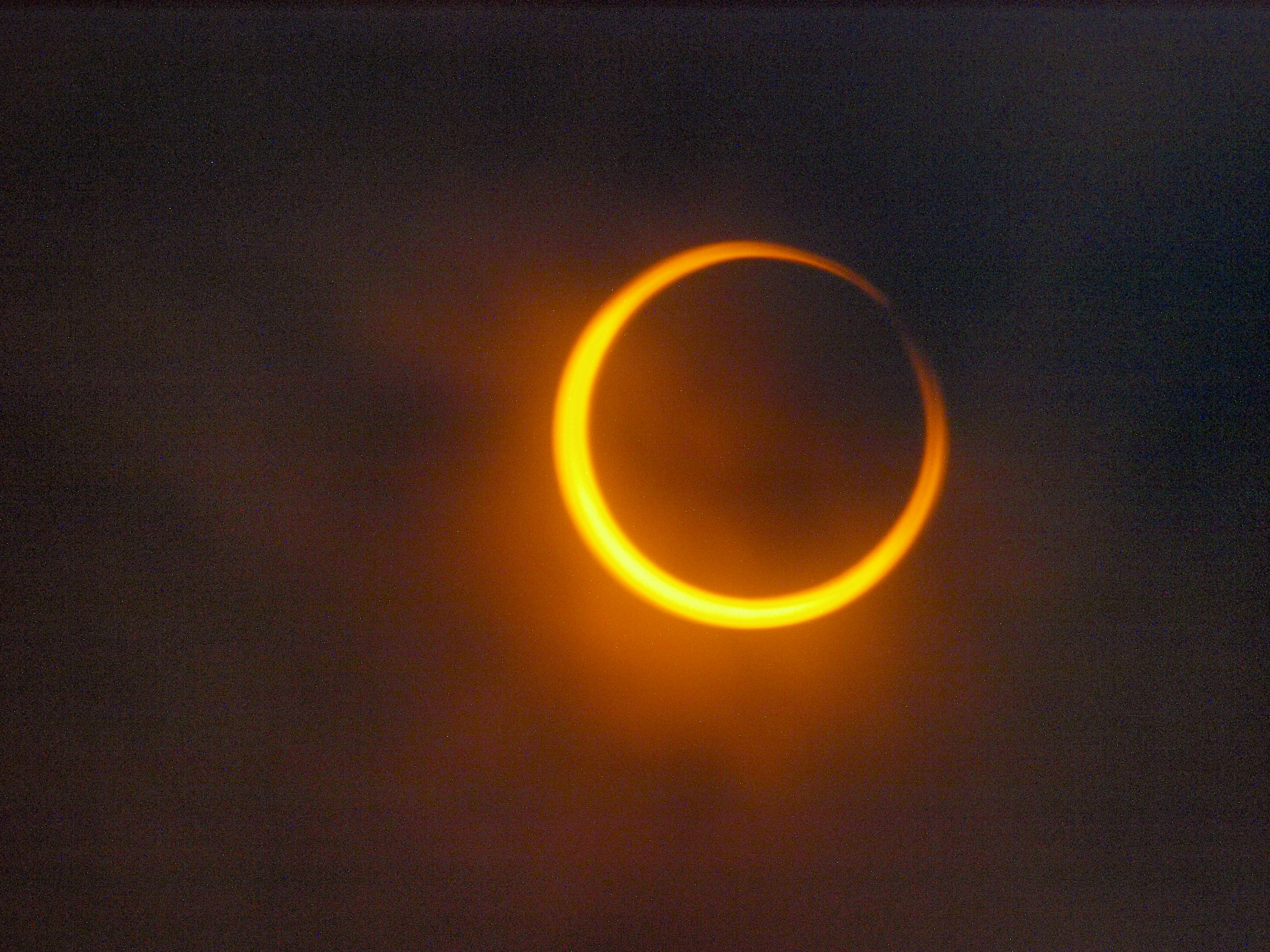 Eclipse solar anular en Uruguay: cuándo es y cómo verlo